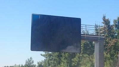 Lkw brennt auf der A8 bei Aichelberg vollstaendig aus - A8 gesperrt